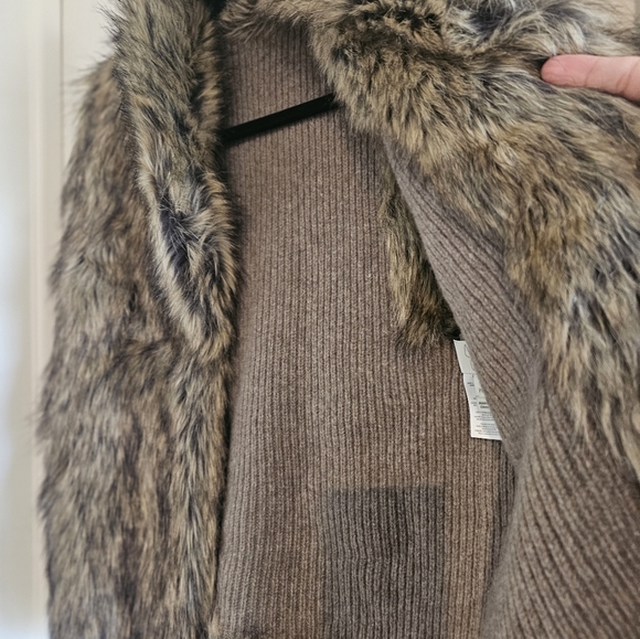 Joie Faux Fur Vest - Picture 3 of 4
